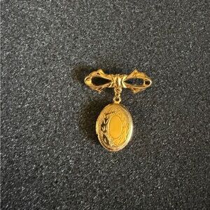 Vintage Monet Gold Tone Locket Brooch/Pin